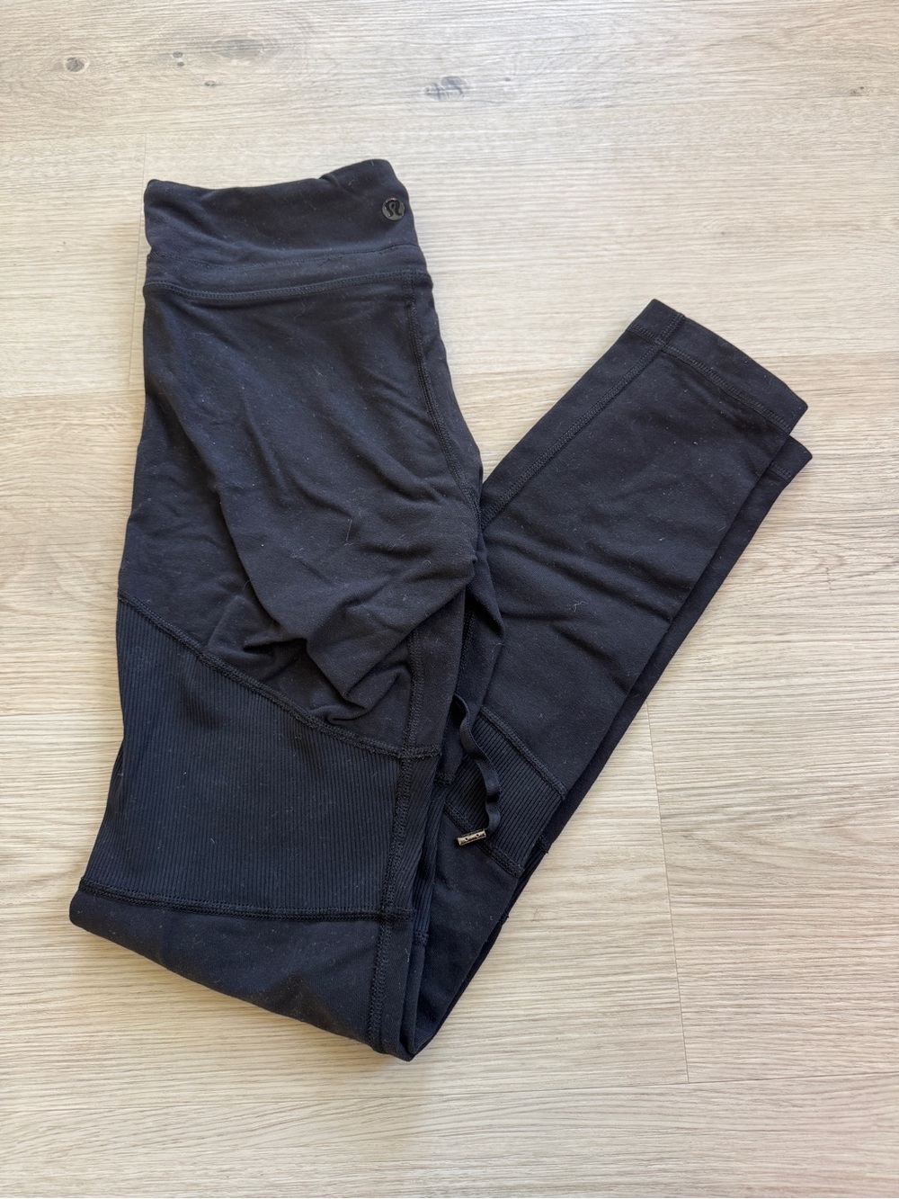 Lululemon Black Ribbed Running Leggings with drawstrings Size 4